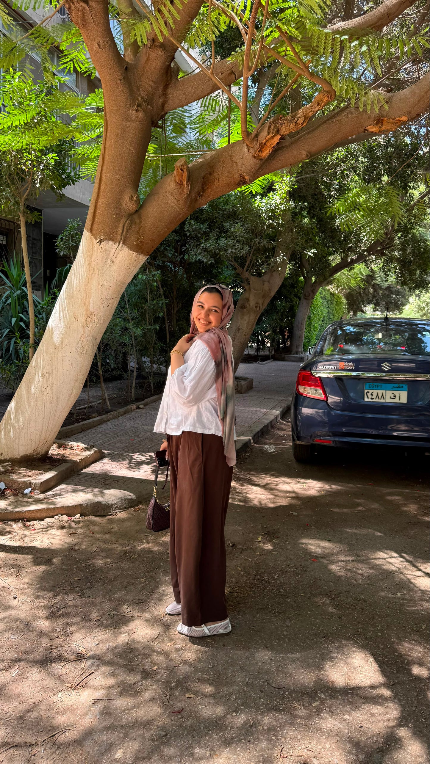 رفيف pants