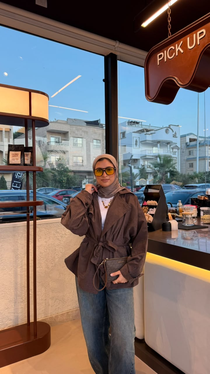 دفء in brown