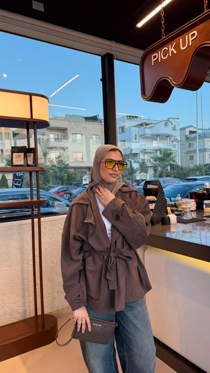 دفء in brown