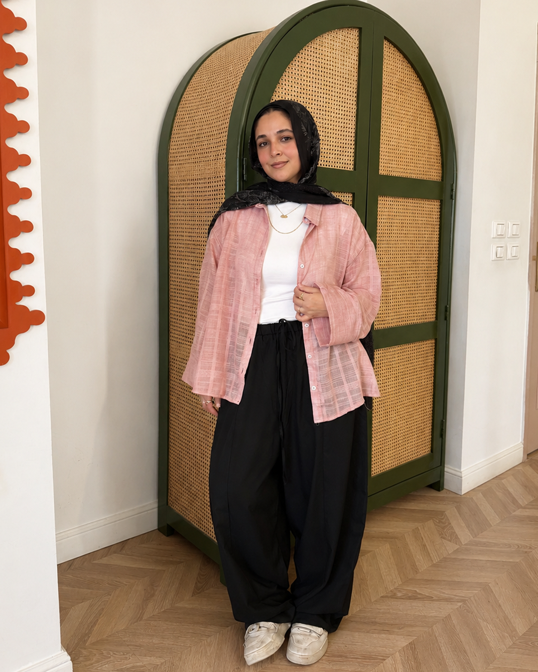 أُنس in Pink
