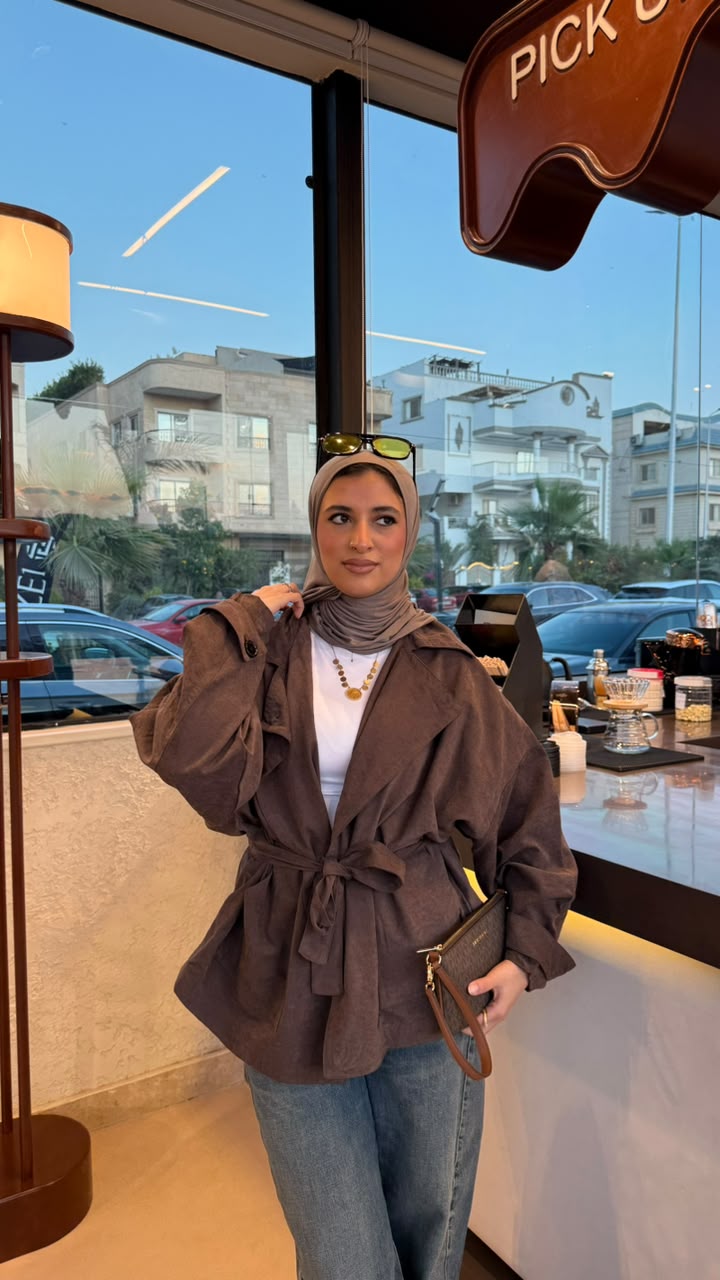 دفء in brown
